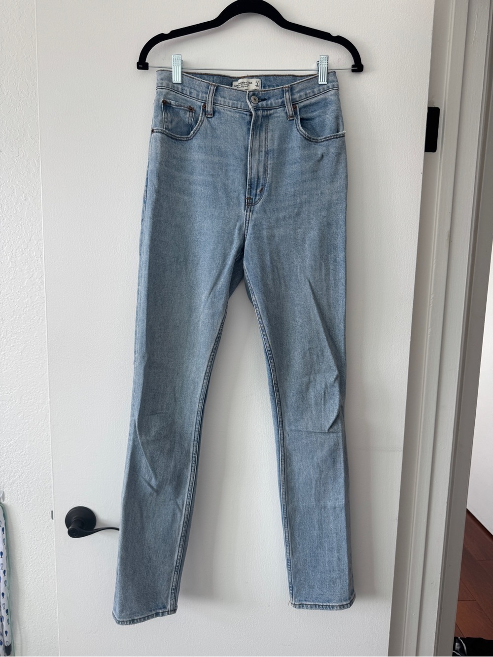 A&F Curve Love 90s Slim Straight Jeans | 27/4 | Ultra High Rise | Light Wash